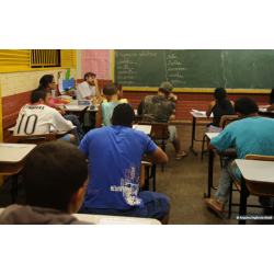 MEC cria programa de apoio a escolas públicas com aulas noturnas